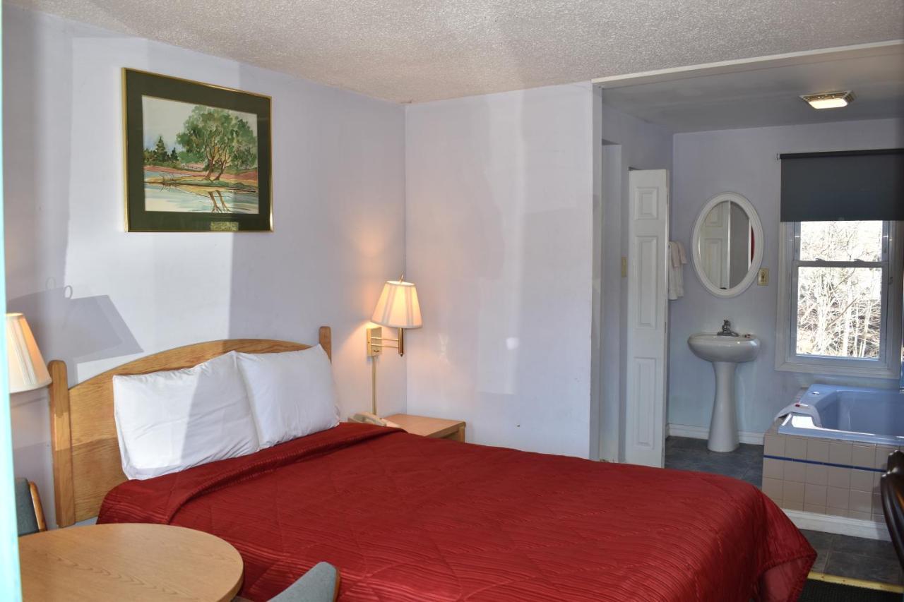 ברטונסוויל Pocono Night Lodge מראה חיצוני תמונה
